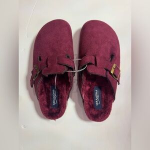 Seranoma slip on in Deep Burgundy